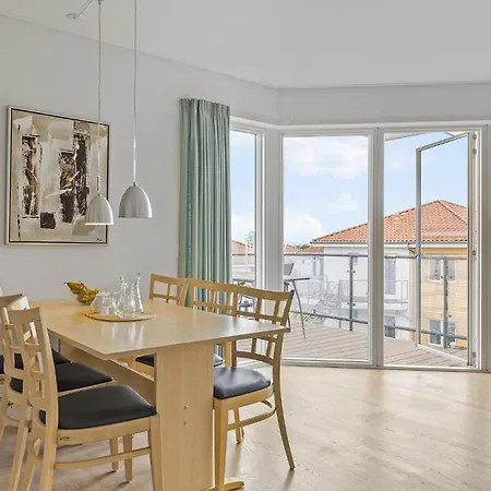 Sopark Lejl, 16 Apartment